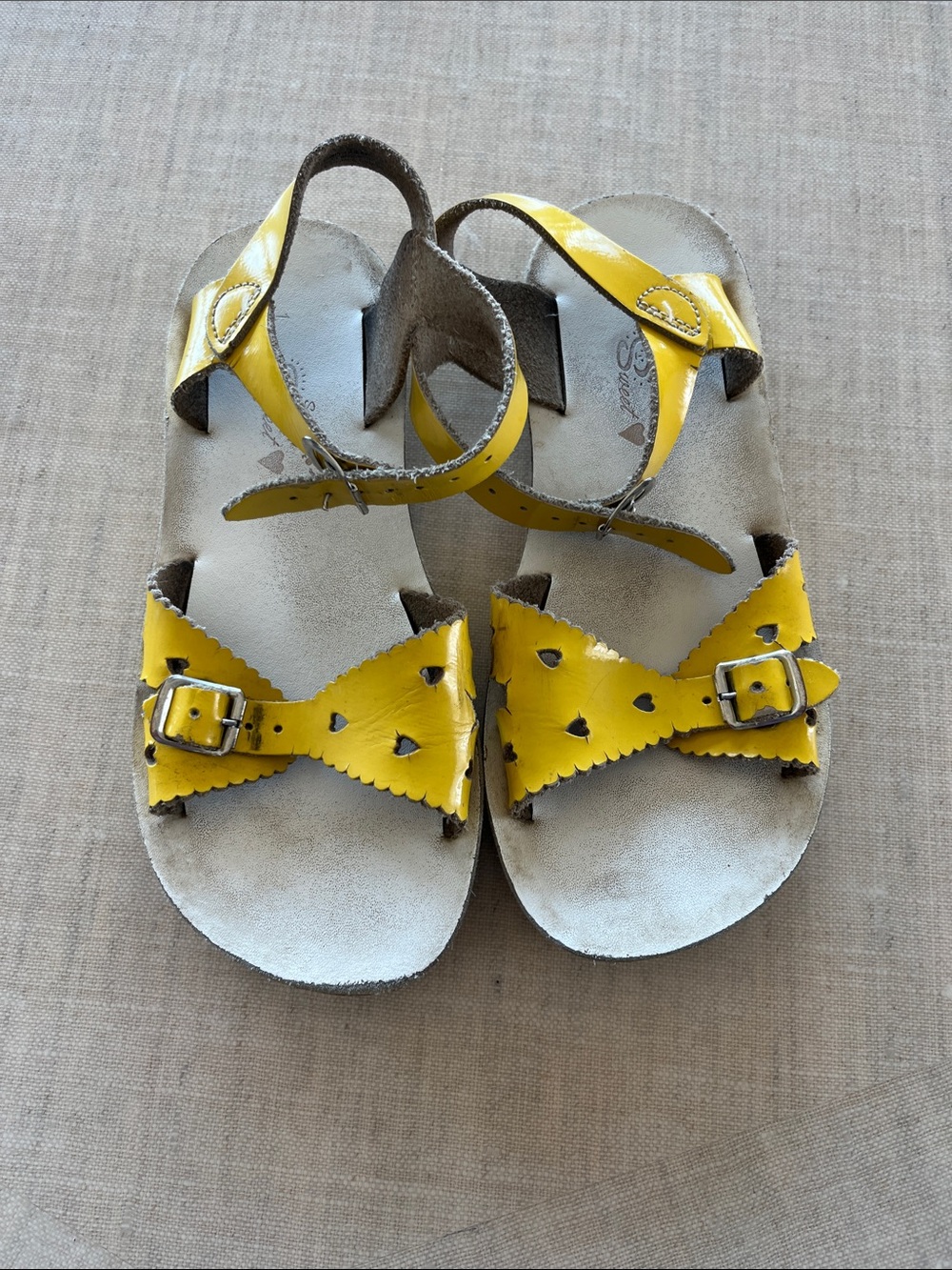 Kids Yellow Heart Strap Buckle Sandals